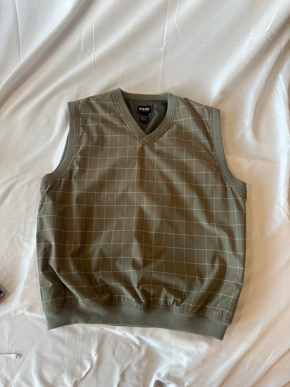 Ping sleeveless pullover vest size large